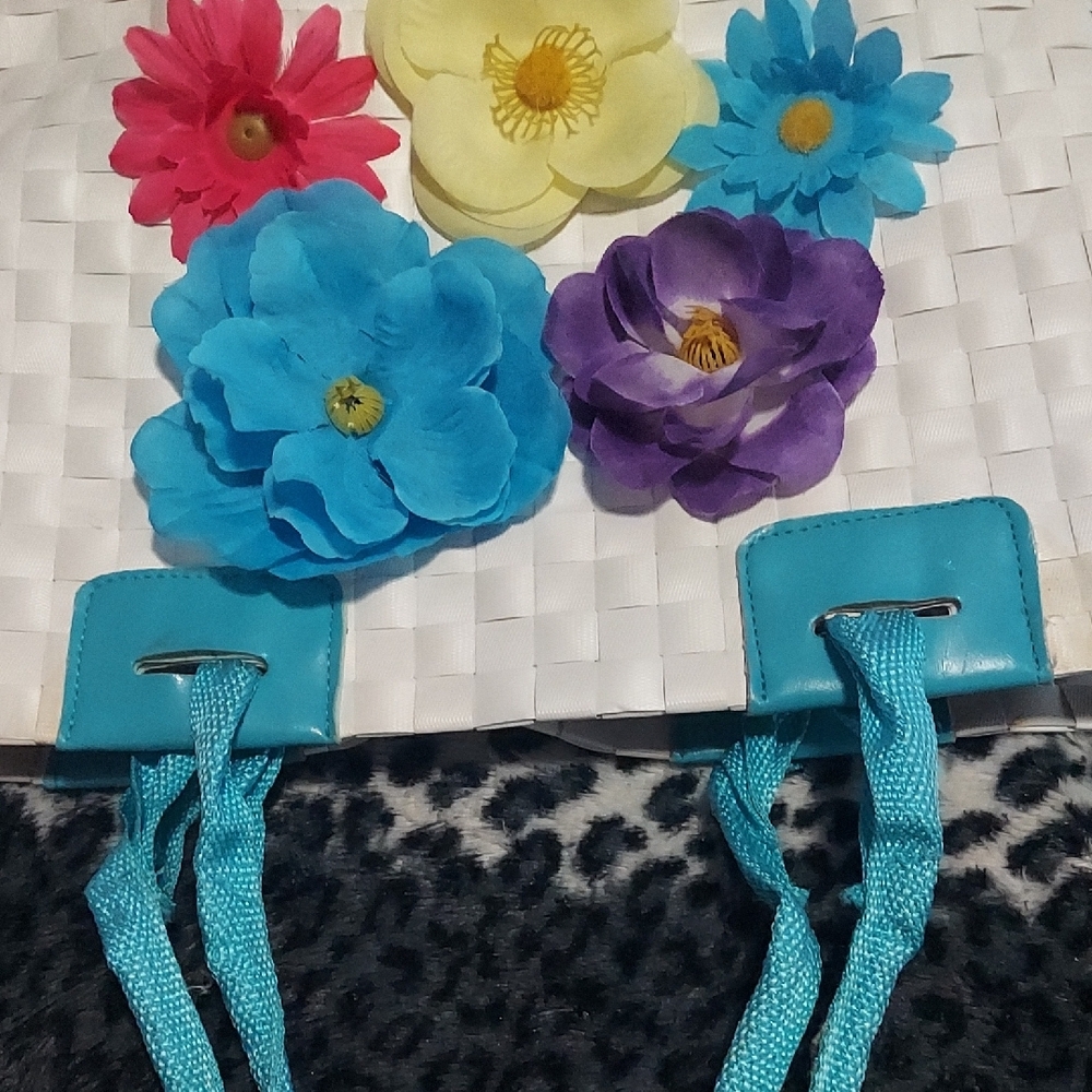 5 For $10 M&M Floral White Woven Tote Bag - Picture 13 of 13
